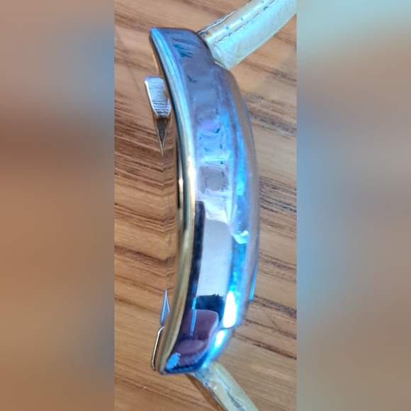 Vintage Lucien Piccard 26495MUS Mother Of Pearl & Silver Casual Wrist Watch - Picture 7 of 8